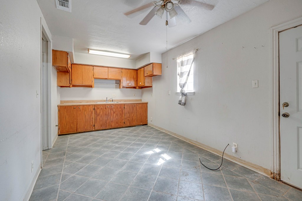 1300 S Mineola St, Midland, Texas image 33