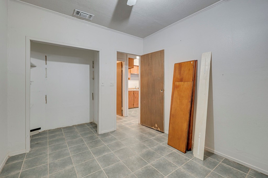 1300 S Mineola St, Midland, Texas image 39