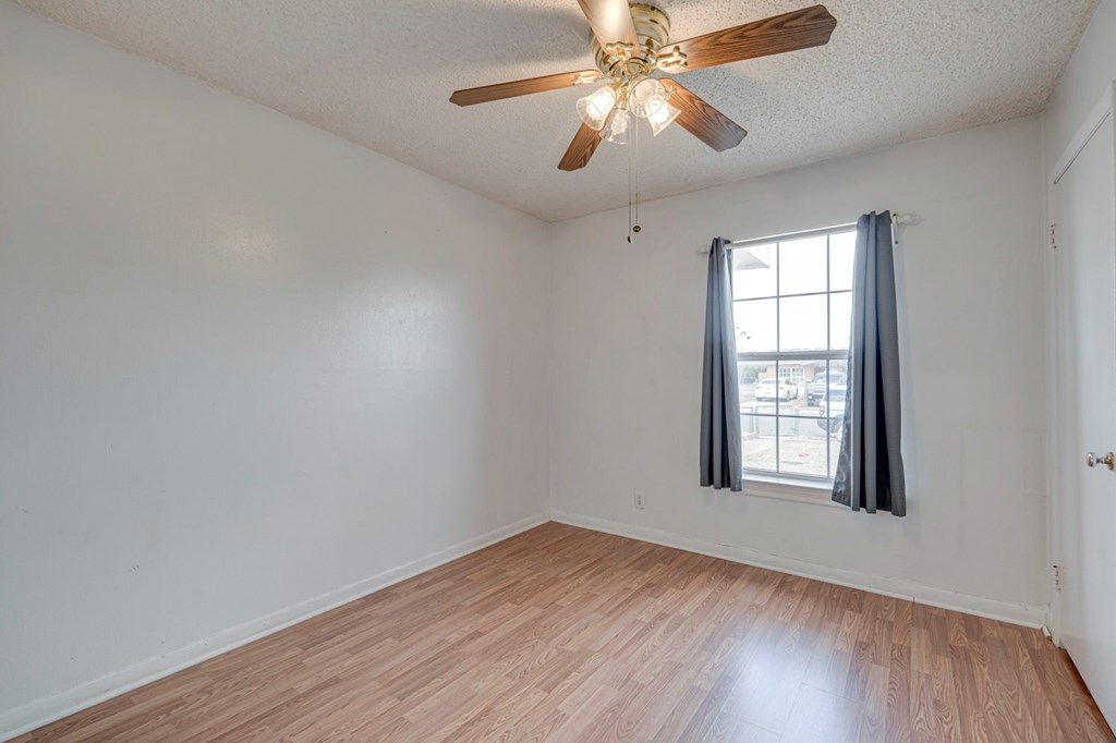 1300 S Mineola St, Midland, Texas image 17
