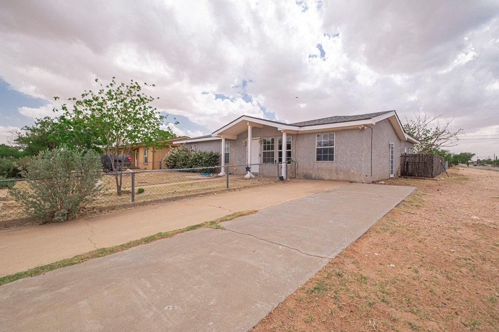 1300 S Mineola St, Midland, Texas image 3