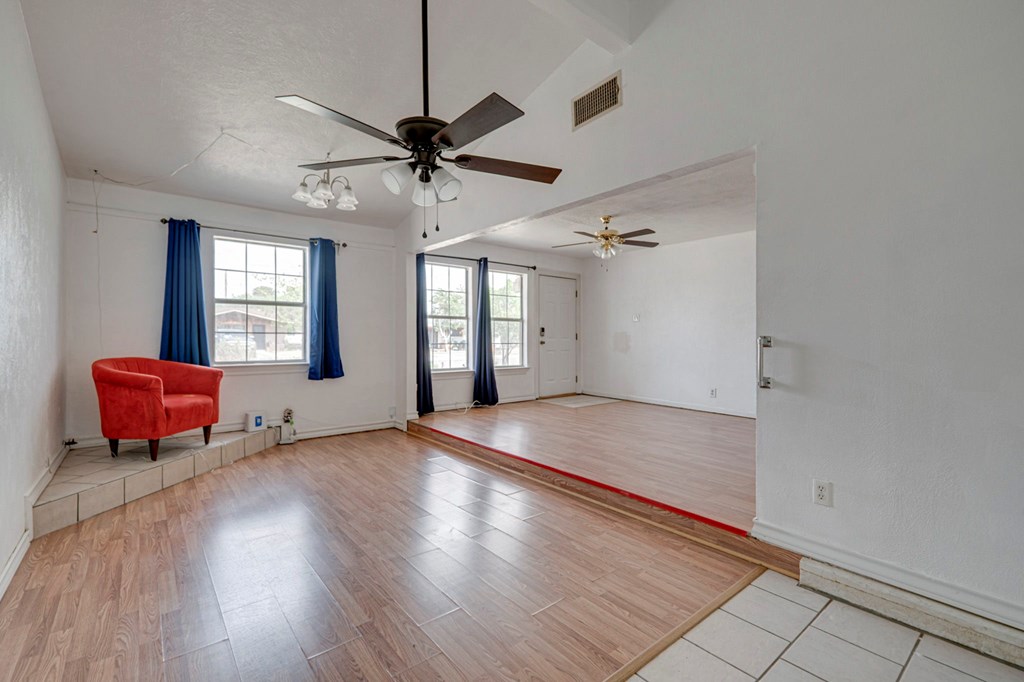 1300 S Mineola St, Midland, Texas image 9
