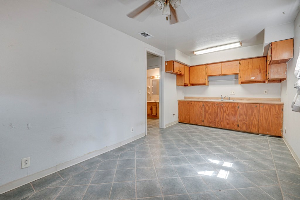 1300 S Mineola St, Midland, Texas image 32