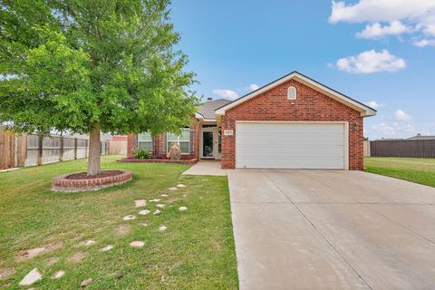 Homes For Sale - 1002 Clemente Court<br/> Midland, TX 79606