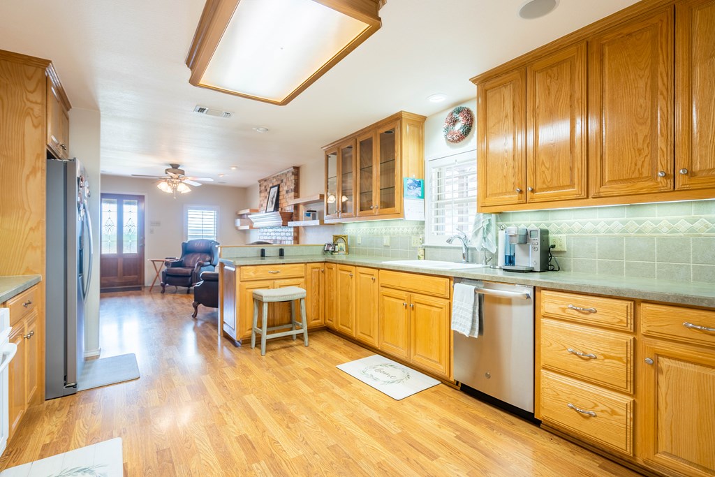 1211 W County Rd 125, Midland, Texas image 10