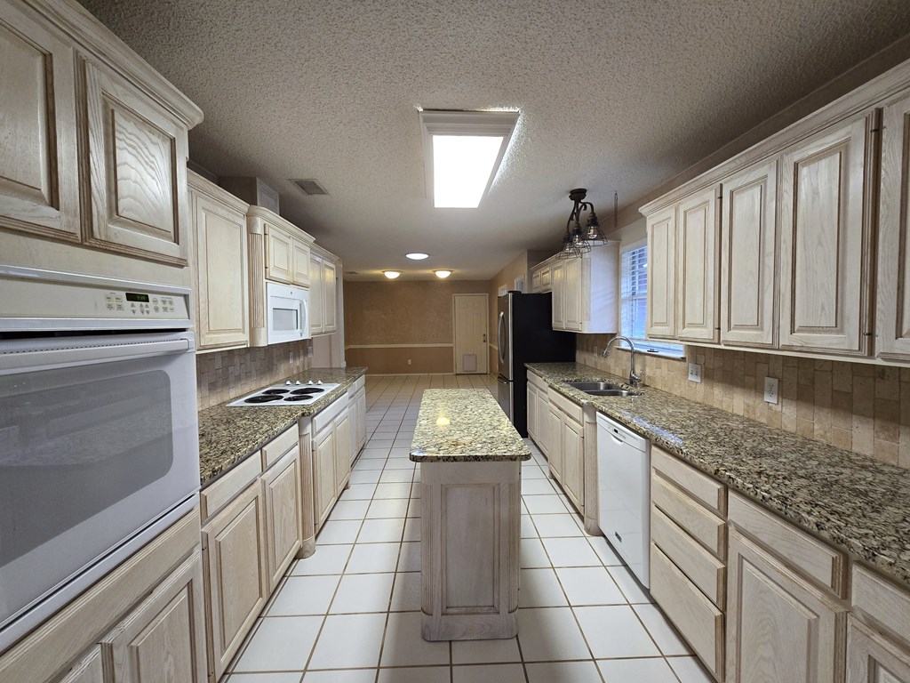 4908 Timber Court, Midland, Texas image 6