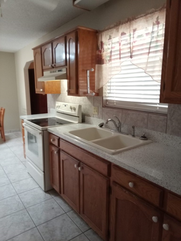 1607 E Pecan Ave, Midland, Texas image 9