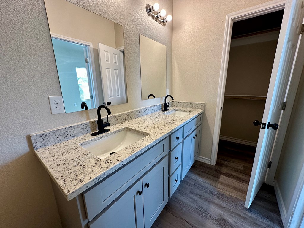 503 El Paso, Wickett, Texas image 13