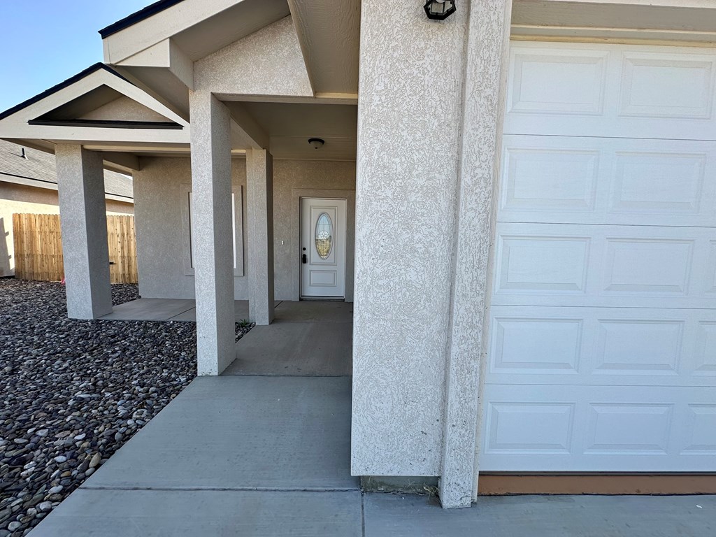 503 El Paso, Wickett, Texas image 3