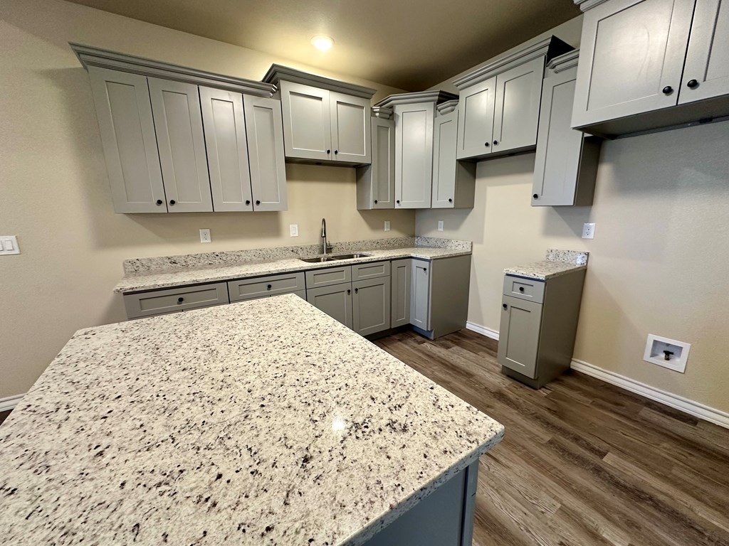 503 El Paso, Wickett, Texas image 6