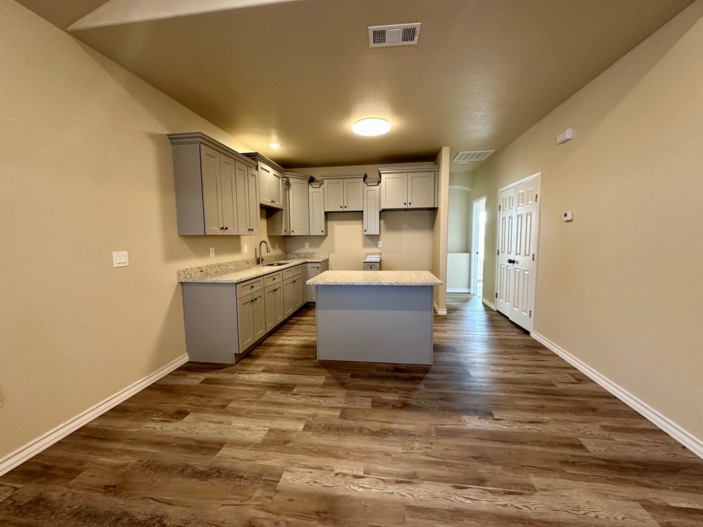 503 El Paso, Wickett, Texas image 5