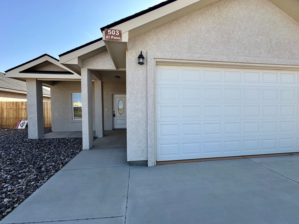 503 El Paso, Wickett, Texas image 4