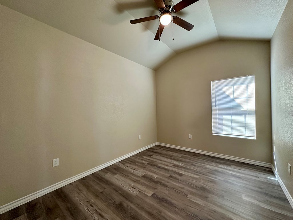 503 El Paso, Wickett, Texas image 8