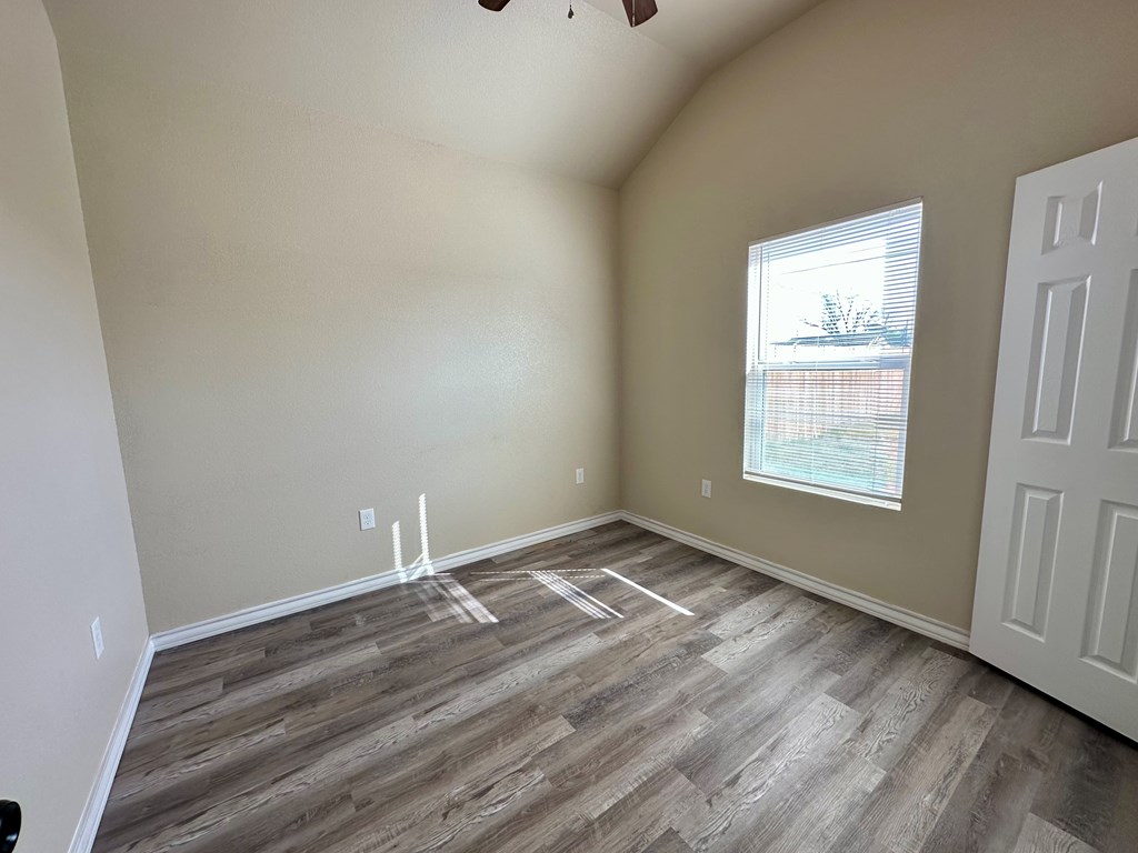 503 El Paso, Wickett, Texas image 10