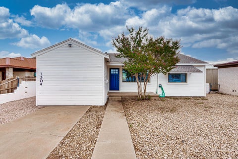 Homes For Rent - 1304 N Big Spring St<br/> Midland, TX 79701
