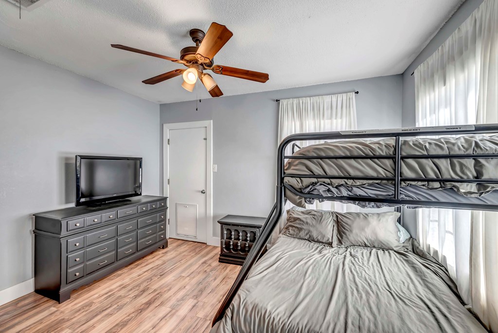 611 Storey Ave, Midland, Texas image 17