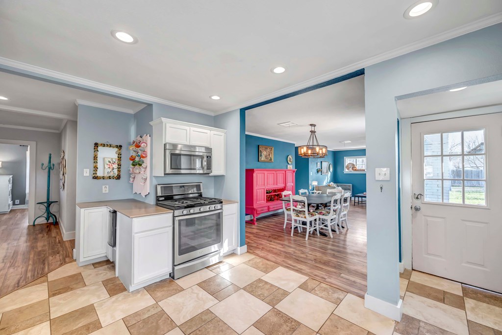 611 Storey Ave, Midland, Texas image 6