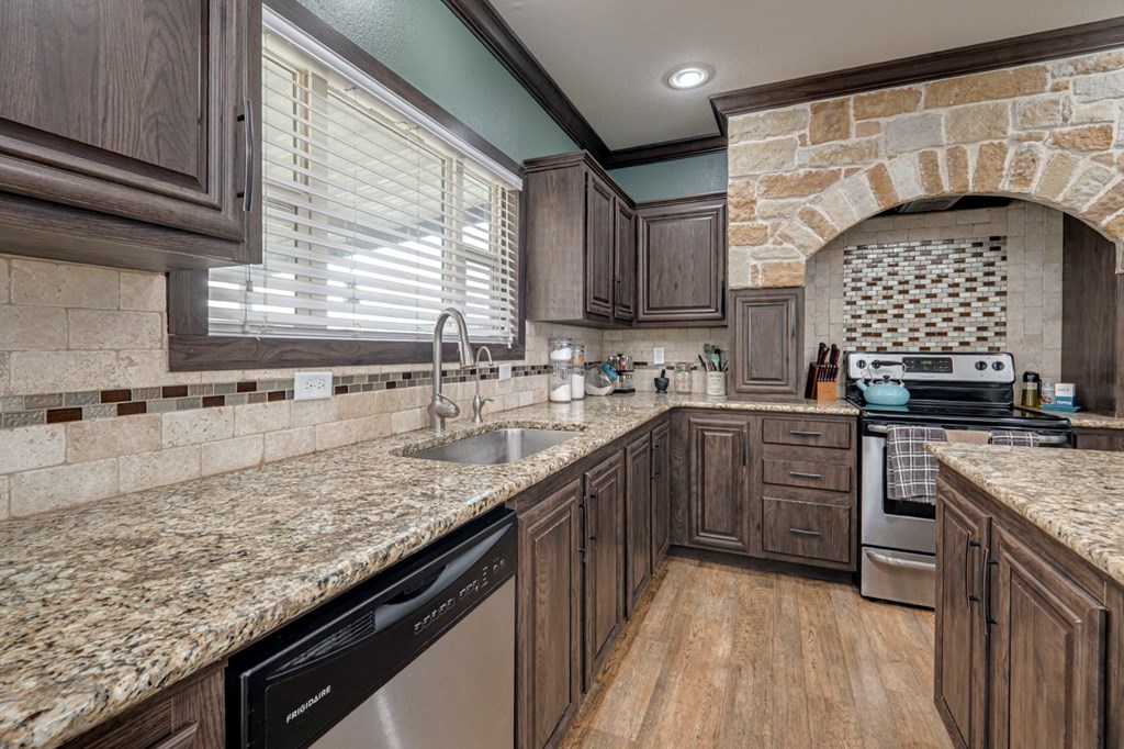 14241 Lariat Trail, Gardendale, Texas image 16