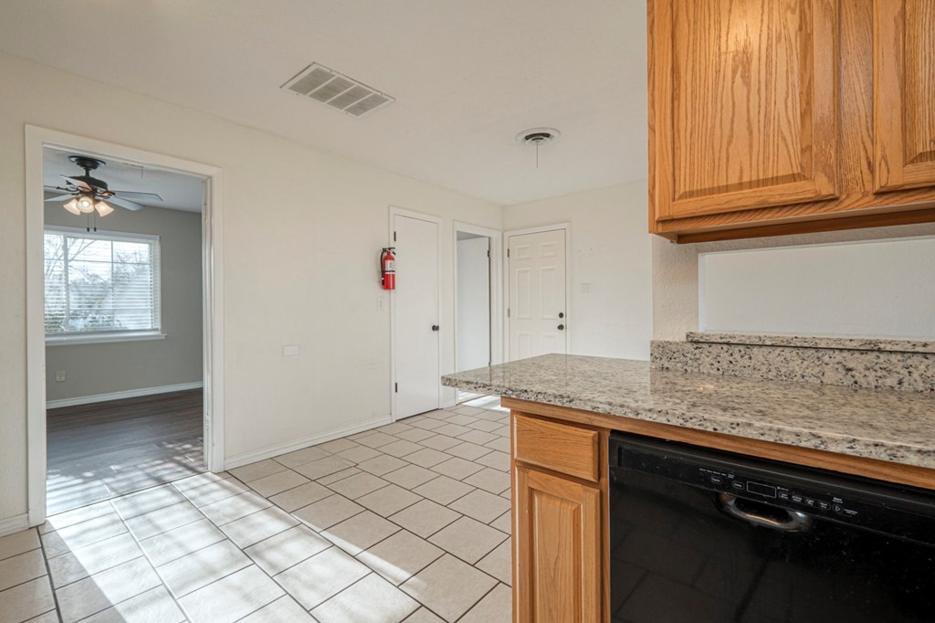 1702 Cessna Dr, Midland, Texas image 18