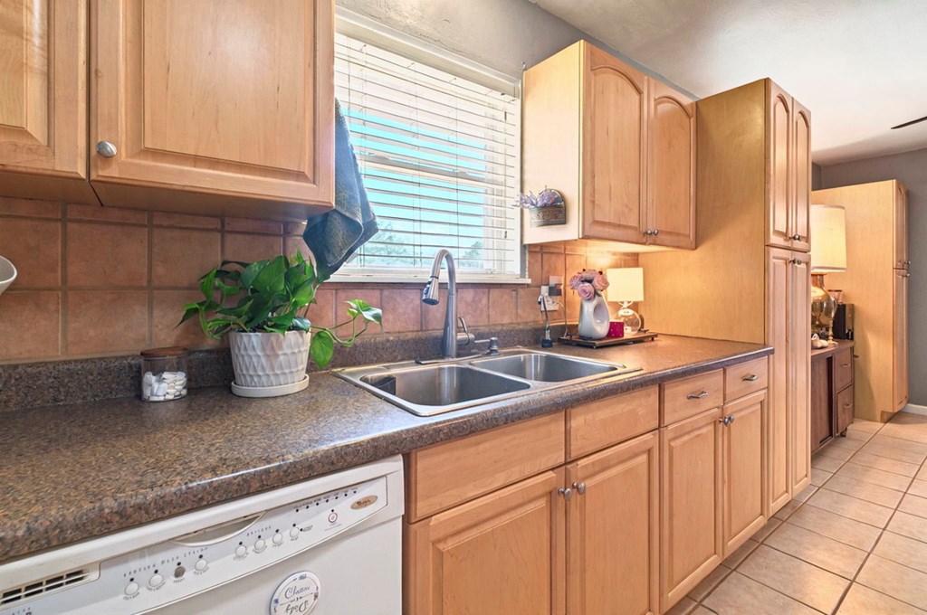 3216 W Dengar Ave, Midland, Texas image 6