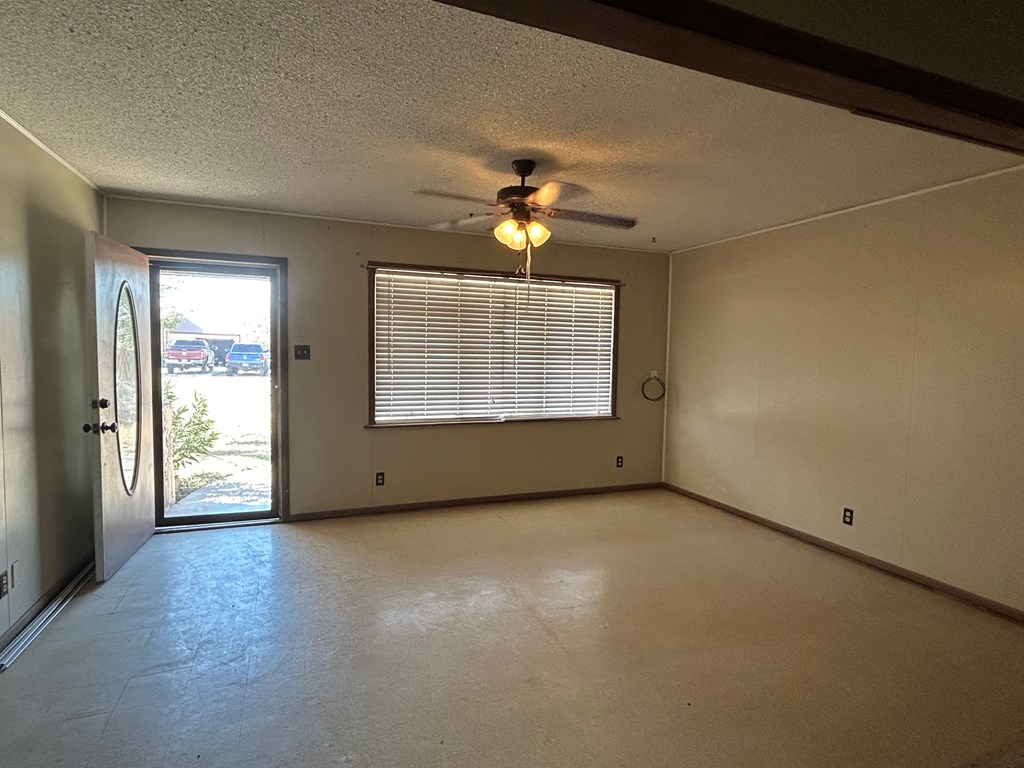 702 N Gillis, Fort Stockton, Texas image 2