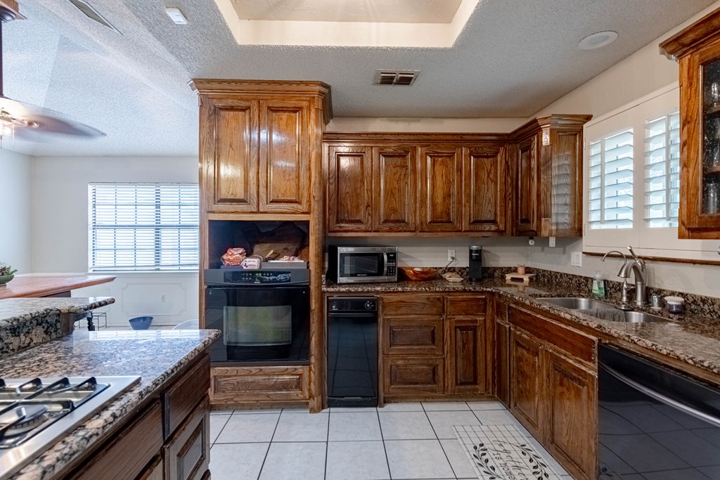 2300 Hermitage Court, Midland, Texas image 9