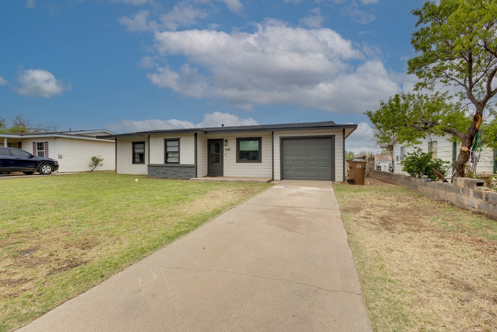 608 Holbert St, Big Spring, Texas image 2