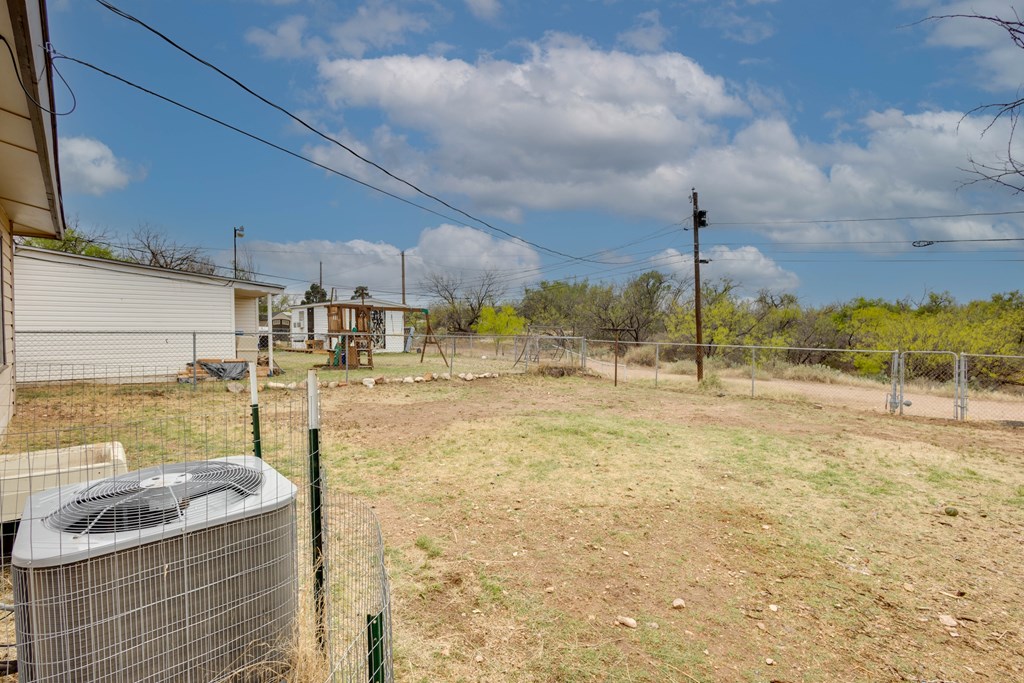 608 Holbert St, Big Spring, Texas image 23