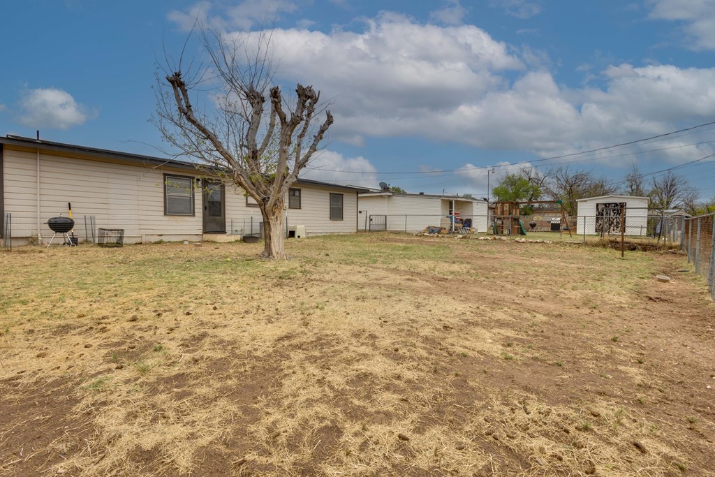 608 Holbert St, Big Spring, Texas image 27
