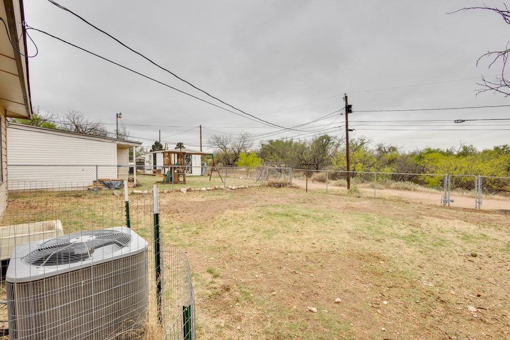 608 Holbert St, Big Spring, Texas image 24