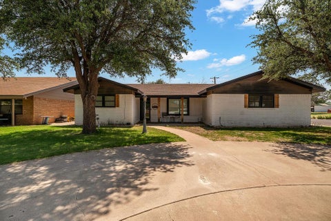 Homes For Sale - 411 N St Boniface St<br/> Stanton, TX 79782