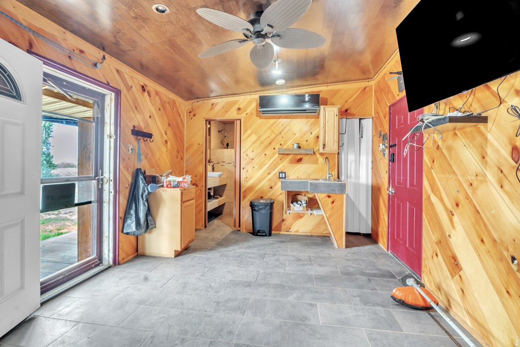 9811 S County Rd 1218, Midland, Texas image 10