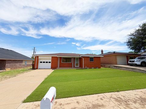 Homes For Sale - 2221 Lynn Ave<br/> Big Spring, TX 79720