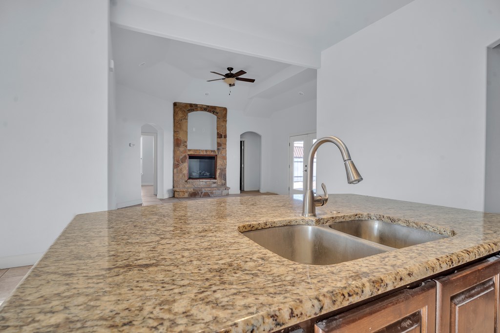 5600 N County Road 1125, Midland, Texas image 13