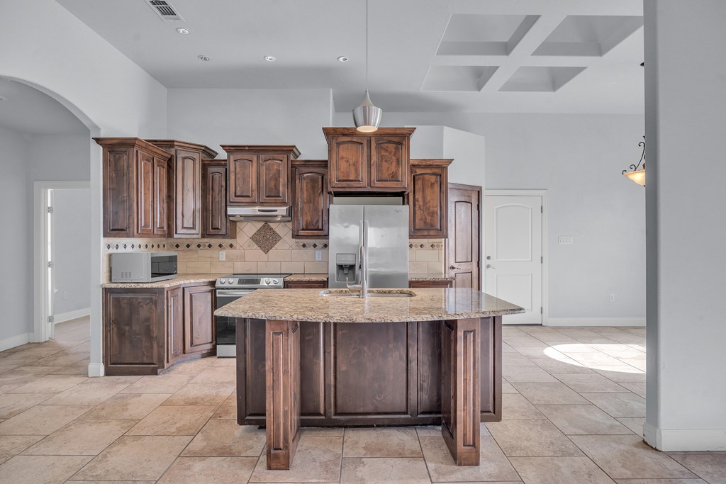 5600 N County Road 1125, Midland, Texas image 9