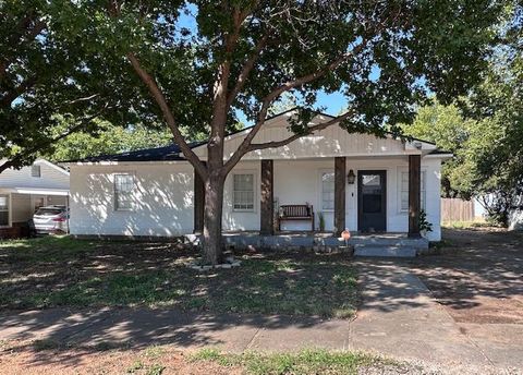 Homes For Sale - 1215 Walnut<br/> Mitchell County, Colorado City, TX 79512