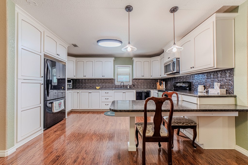 803 SW Ave C, Seminole, Texas image 6