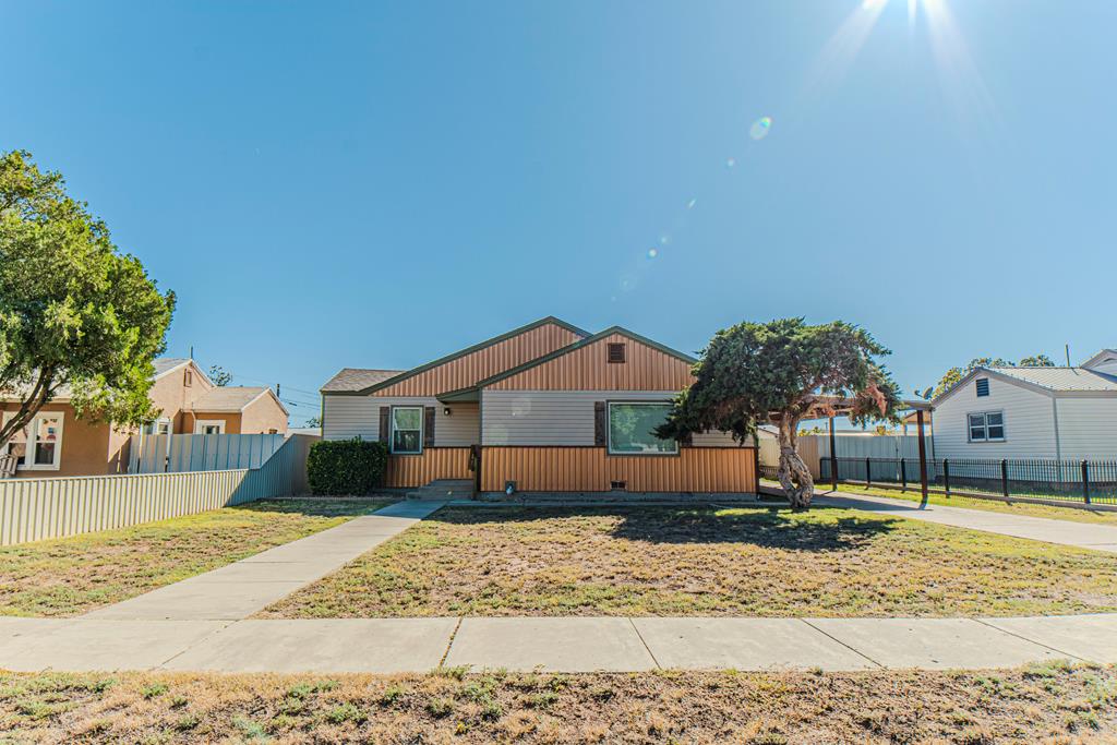803 SW Ave C, Seminole, Texas image 1