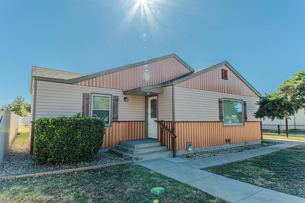 803 SW Ave C, Seminole, Texas image 2