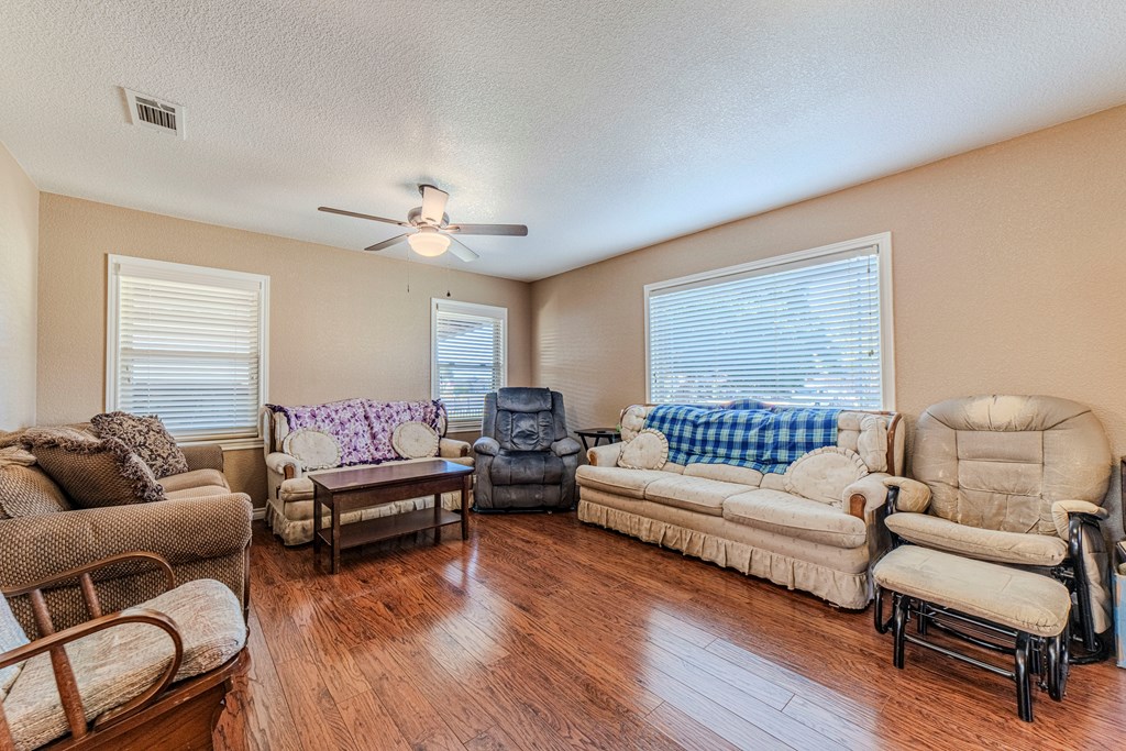 803 SW Ave C, Seminole, Texas image 4