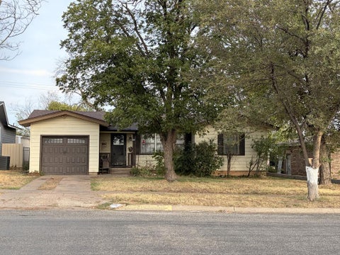 Homes For Sale - 4014 Austin Ave<br/> Snyder, TX 79549