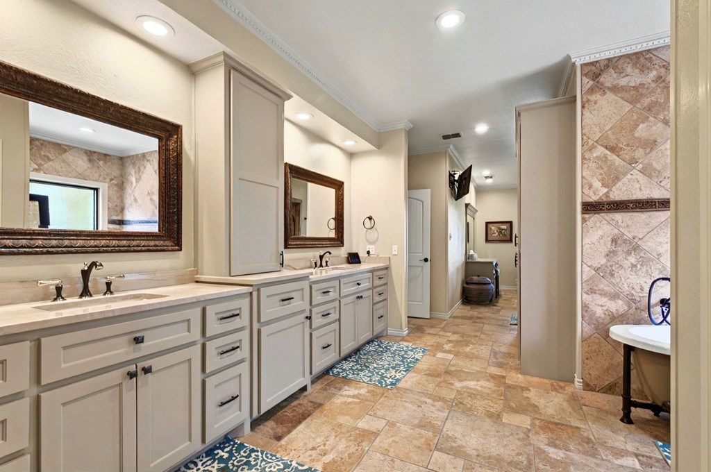 4937 Rustic Trail, Midland, Texas image 48