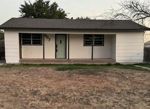 Homes For Sale - 907 E 15th St<br/> Big Spring, TX 79720