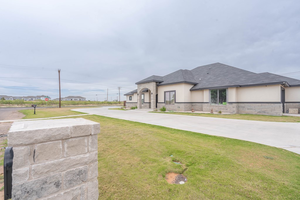 6401 Aster Dr, Midland, Texas image 2
