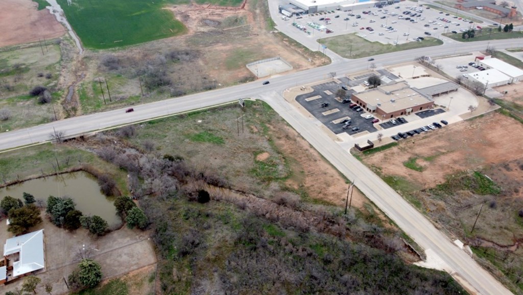 0000 Memorial Way, Snyder, Texas image 4