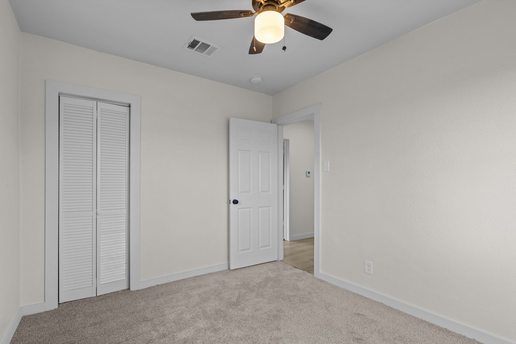 201 E Pine Ave, Midland, Texas image 13