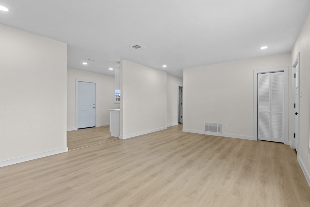 201 E Pine Ave, Midland, Texas image 5