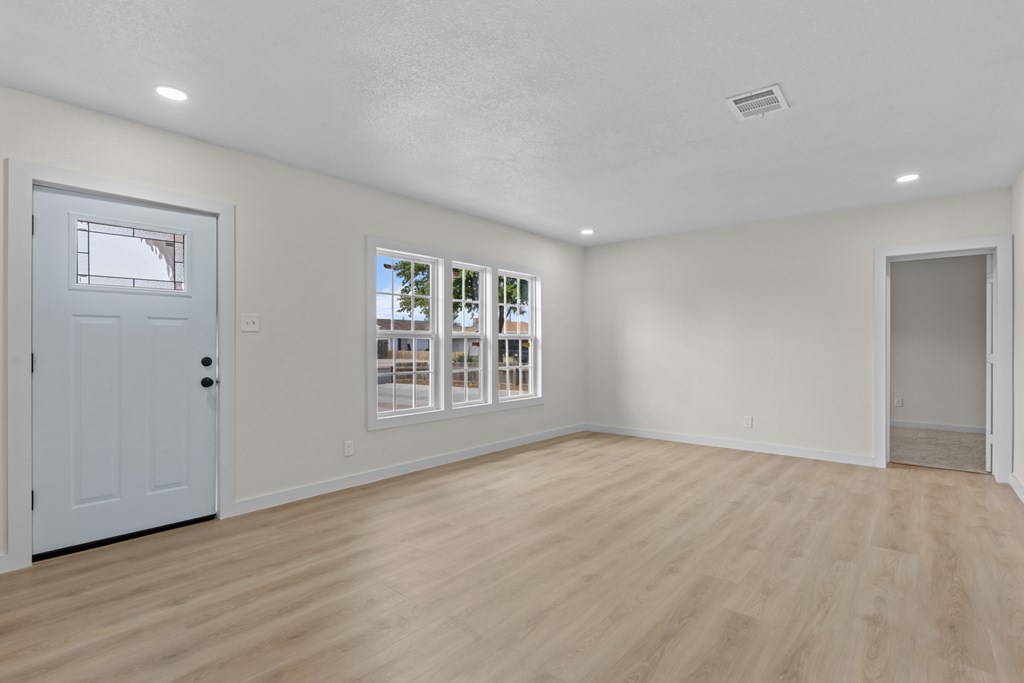 201 E Pine Ave, Midland, Texas image 4