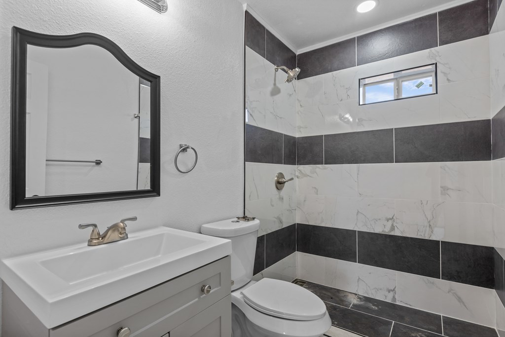 201 E Pine Ave, Midland, Texas image 15