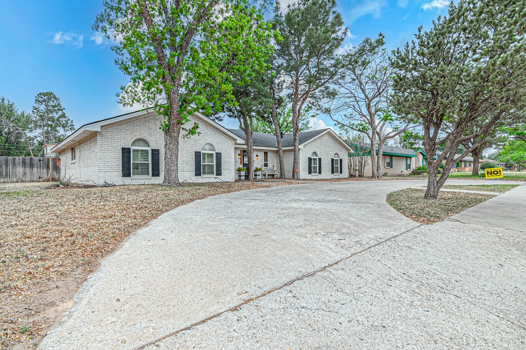 2811 Haynes Dr, Midland, Texas image 2