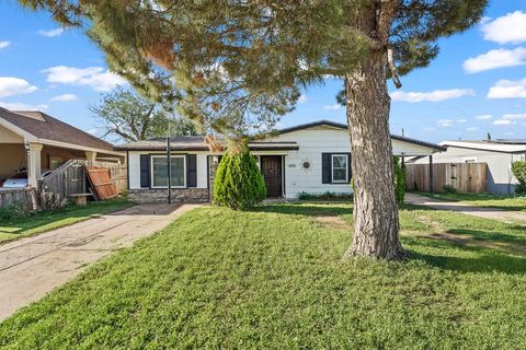 Homes For Sale - 3804 Cedar Spring<br/> Midland, TX 79703